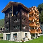 Capricorn **** Apartament