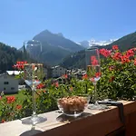 Capricorn **** Apartament